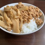 麺匠 大黒 - 肉そぼろ丼（辛） 350円♪
