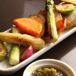 Bikini Pikaru - 季節野菜の鉄板焼き、さっぱりしたビネグレットソースでどうぞ