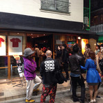 原宿餃子樓 - この位の行列で40分待ち