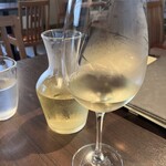 清澄白河 フジマル醸造所 - 樽ワイン白をデキャンタで