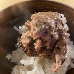 挽肉と米 渋谷 - 断面