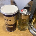 中華そば ひかり - 卓上調味料…コショウ・酢