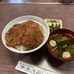 千歳屋 - ☆ヒレカツ丼　味噌汁におしんこ