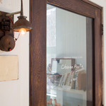 チャラン・ポラン - 歴史のあるビルの2階にあります