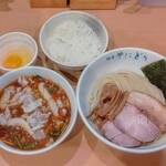 麺屋 そにどり - 期間限定 夜限定 自家製辛つけ麺 + 豚足 + 卵かけご飯