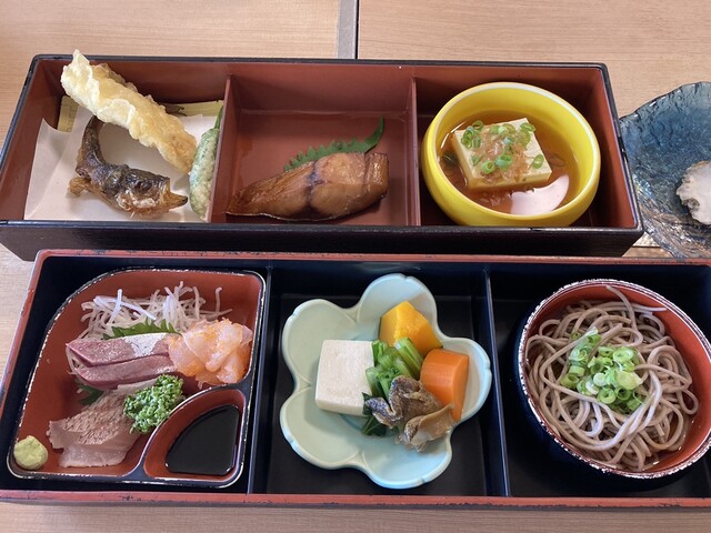 【みる】ことりのお食事処 京都市右京区】森の中をイメージ？鳥たちが迎えてくれる街中の