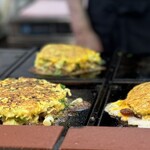 浅井 - 返すとすじ肉の脂が滲みだして 羽根になる
      
      てかな、常連さん「豚肉」に玉子プラスしてはった
      ٩( °ꇴ °)۶━╹̻╹̻｡次、ワシもしよ！絶対玉子プラスしよ！