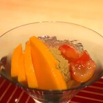 日本料理 吟 - 宮崎産マンゴー、生のピスタチオアイス、さくらんぼジュレがけ