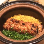 日本料理 吟 - 鱧たれ焼き、金糸卵、青ねぎの土鍋炊き込みご飯のプレゼンテーション