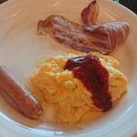 San Want Residences Taipei - スクランブルエッグ・ベーコン・ウインナー
