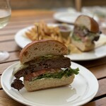 T.Y.HARBOR - 今月は「青唐辛子味噌とジャックチーズのグリルベーコンバーガー」。ボリュームが！！