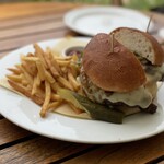 T.Y.HARBOR - マンスリースペシャルバーガー、250g（大きいほう）。