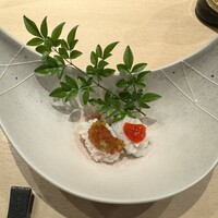 鮨 からす 十三店 - ハモ湯引き 梅肉とパッションフルーツのジュレ