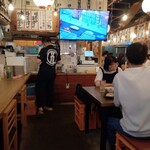 磯坊主 - 店内にテレビ有り