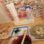 磯坊主 - 右は、牡蠣のにんにく貝焼きですが、かなり旨い！