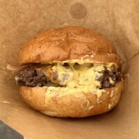 Auberge eaufeu - ベーコンチーズバーガー、1,000円