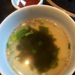 Toraji - キムチ石焼きビビンバのスープとコチジャン。