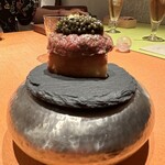 モノリス - 2. 馬肉、キャビア。