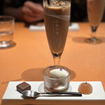 モノリス - 11.アイスカフェオレ、お茶菓子