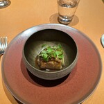 モノリス - 6. 鰻、茄子、カレーピラフ、マデラ酒ベースのソース。