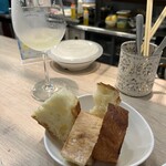 赤白 - もちろんバケットもソースつけながら食べます！