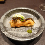 イル アオヤマ - 和良川鮎フリットに骨せんべい