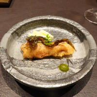 イル アオヤマ - 和良川鮎フリットに骨せんべい