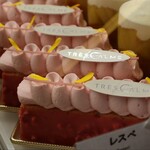 パティスリートレカルム - ケーキショーケース
