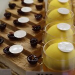 パティスリートレカルム - ケーキショーケース