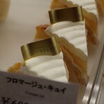パティスリートレカルム - ケーキショーケース