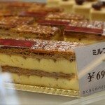 パティスリートレカルム - ケーキショーケース
