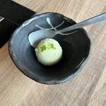 焼肉 しゃぶしゃぶ 石田屋。 - ゆず皮入りの美味しいシャーベット。さっぱり