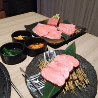 近江うし 焼肉 にくTATSU 青山本店 - 