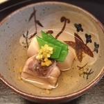 京懐石 吉泉 - 煮物
      里芋と鯛