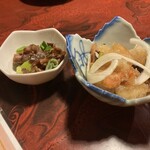 焼き鳥 庭鳥 - 付き出し、魚の南蛮漬け？とズリ、銀皮の何か？