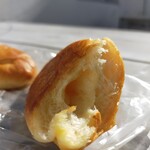 1954 Fukuoka - とらちゃんが、中身見たいとの事　片手使えないからちぎる事出来ないから　かじって中身とご対面☆