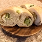 ベーグル研究所matatabi - 中身もしっかり詰まってます( ´ ▽ ` )