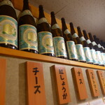 串カツの中村屋 - 店内にズラリと並ぶキンミヤ焼酎の一升瓶