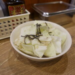 串カツの中村屋 - お通し(塩だれキャベツ)