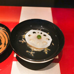 野嵯和 - ワタリガニ真丈、蓮根、じゅんさいのお椀