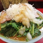 横浜家系ラーメン 黄金家 - ほうれん草もいつもより少なかったかな。。