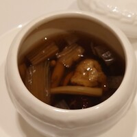カントニーズ 燕 - キノコの薬膳スープ