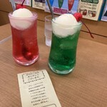 グリーンオアシス - クリームソーダ　メロン、イチゴ　430円