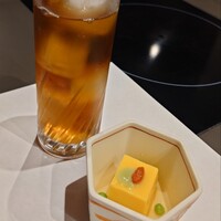 しゃぶしゃぶ・日本料理 木曽路 大宮店 - LINEお友だちで烏龍茶いただきました。先付は南瓜豆腐。