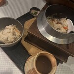 千美の春 宴や ねごと - 鶏釜飯　お茶碗山盛り2杯分くらいあります