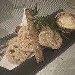千美の春 宴や ねごと - ごぼうと蓮根と唐揚げ　ホクホクでめちゃめちゃおいしい
