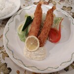 ボン・ムウ - 同行者が注文したエビフライ