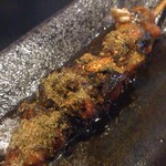 25390891 - 鰻のきも焼串ですお値段は400円ですが新鮮なキモを焼いてるから美味しいと母の伝＾＾私はヒレを食べて見たかったです(*^_^*)
                      