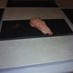 MEAT BOX - しんしんの握り寿司　　肉がかなり大きく、かなりの時間噛んでました。肉は凄く柔らかかったです