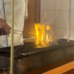 肉がみ肉へい - 目の前で焼かれる肉